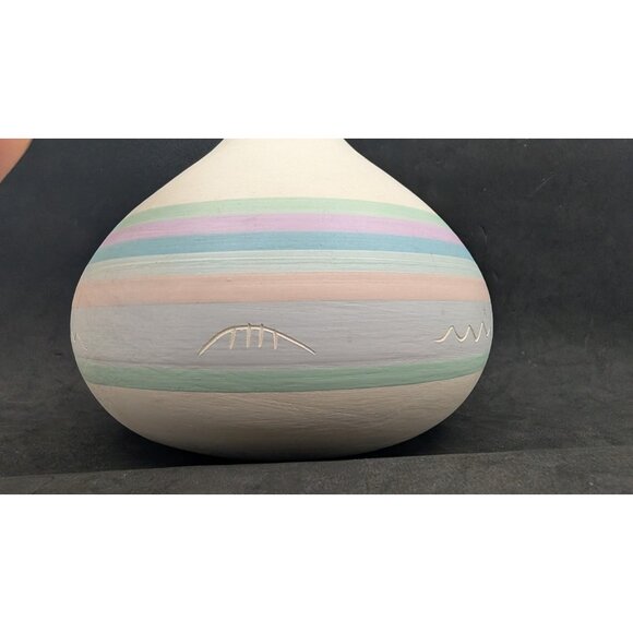 Southwest Etched Pottery lidded Vase pastel color etched signed 5.6" - Picture 5 of 15